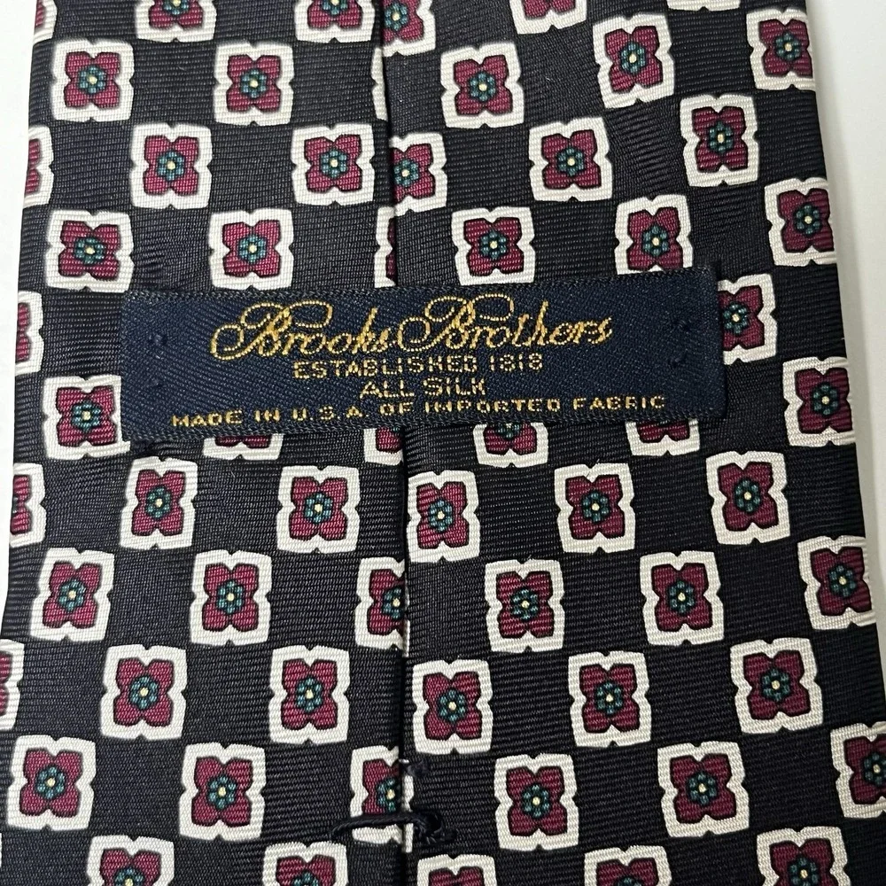 Brooks Brothers 100% Silk Black Red White Geometric Print‎ Tie Italy Classic 58